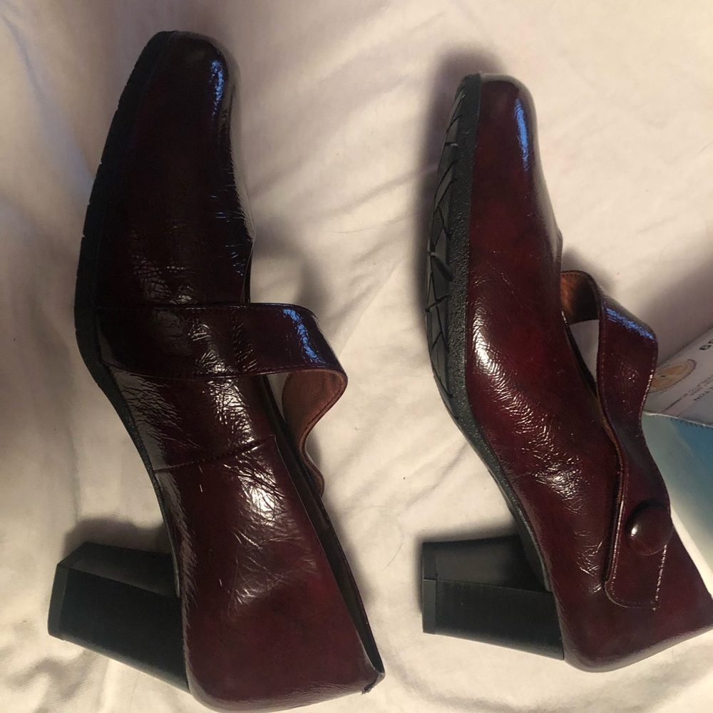 Shoes - Picture 3 of 4